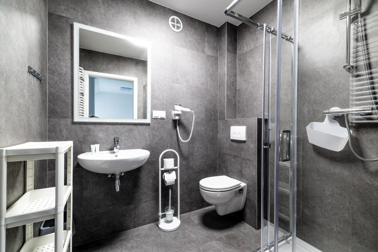 Expo Hostel เคียลเซ ภายนอก รูปภาพ